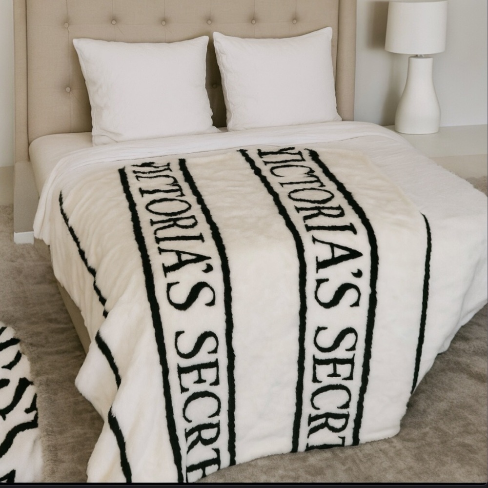 Victoria’s Secret Fluffy Cozy Blanket